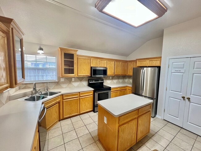 Building Photo - AVAILABLE NOW; APPLY AT OUR WEBSITE TODAY!!