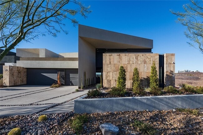 Building Photo - 810 Dragons Eye Dr