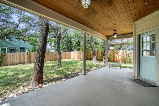 Building Photo - First time rental! Large home!