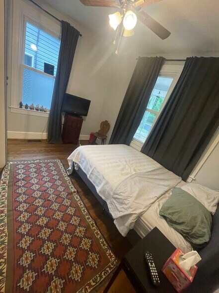 Main floor bedroom - 4211 29th St