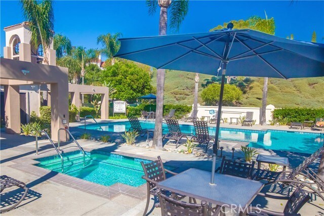 Building Photo - 10 Siena