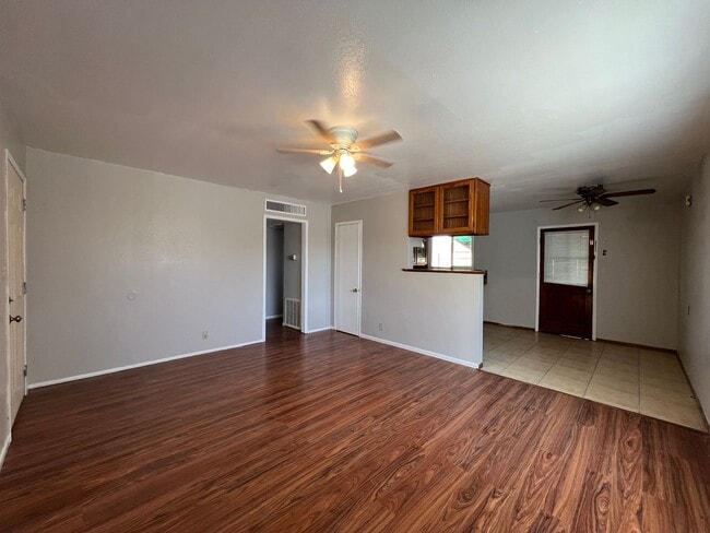 Building Photo - 3 Bedroom 2 Bathroom House Located Near Ca...