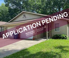 Building Photo - 2 Bedroom Duplex w/Attached Garage & Pets Welcome!