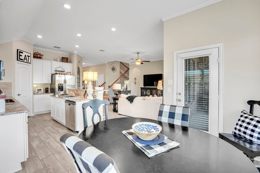 Building Photo - 16601 Lincoln Park Ln