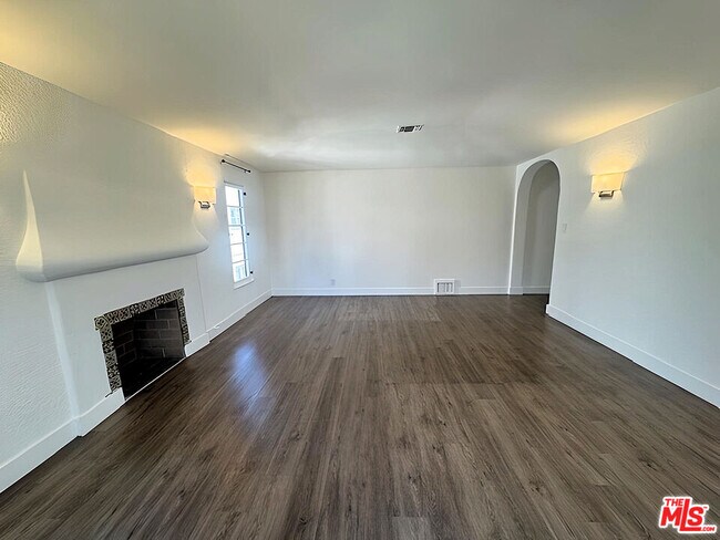 Building Photo - 126 N Hamilton Dr
