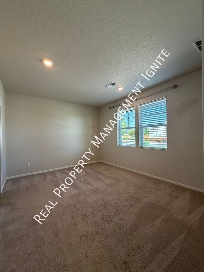 Building Photo - 1430 NW Upas Pl