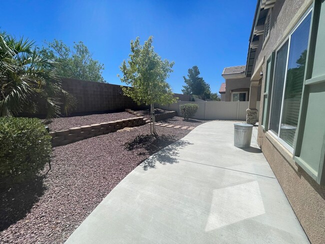 Building Photo - Apple Valley-Del Web Home, 2 Bedrooms,2 Ba...