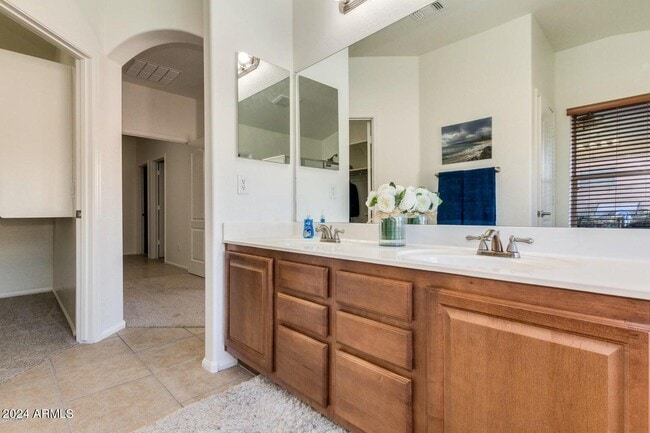 Building Photo - 2812 E Questa Dr