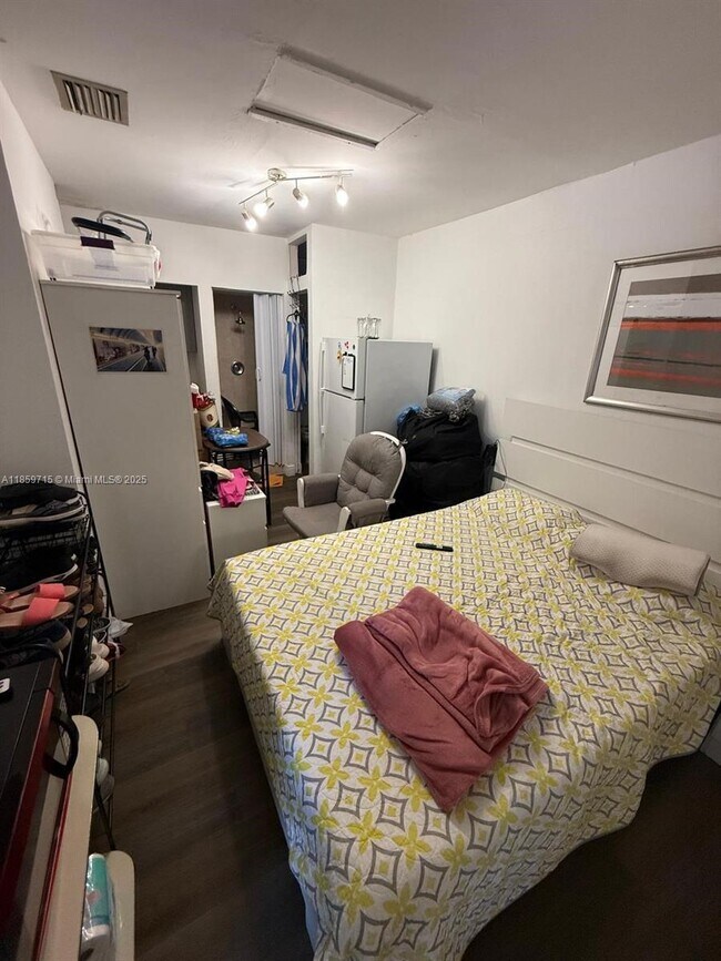 Building Photo - 3 bedroom in Miami Spring FL 33166