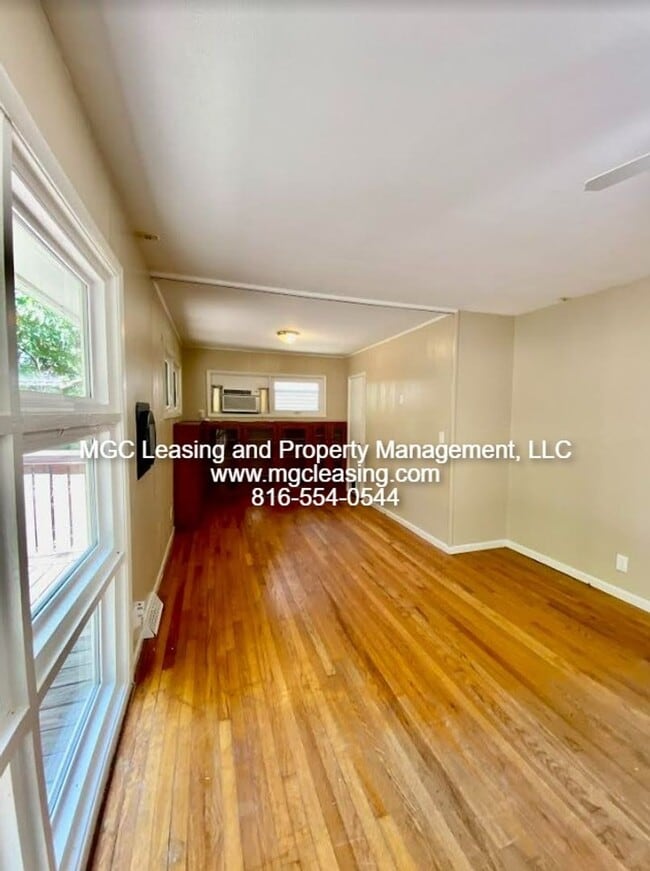 Building Photo - Charming Ranch Style Home Minutes From Dow...