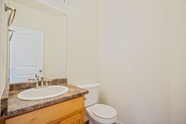 Building Photo - 935 Mount Shavano Ave