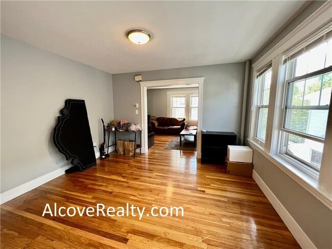 Building Photo - 37 Sterling St