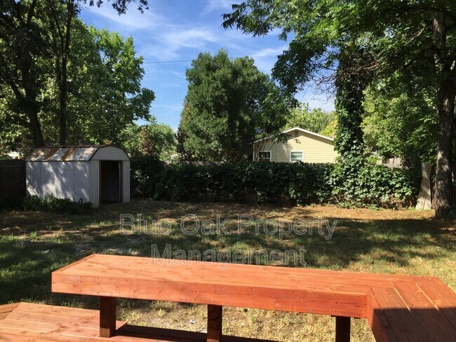 Building Photo - 1305 Chestnut St