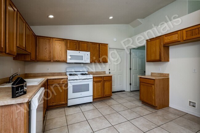 Building Photo - HUALAPAI MOUNTAIN FOOTHILLS HOME
