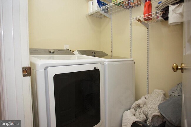 Building Photo - 8391 Miller Pl