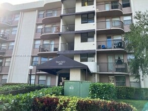 Building Photo - 2701 Riverside Dr