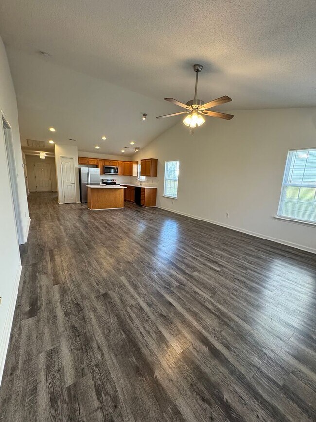 Building Photo - 132 Springwood Ln