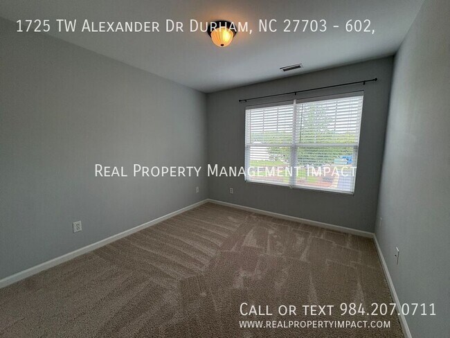 Building Photo - 1725 TW Alexander Dr