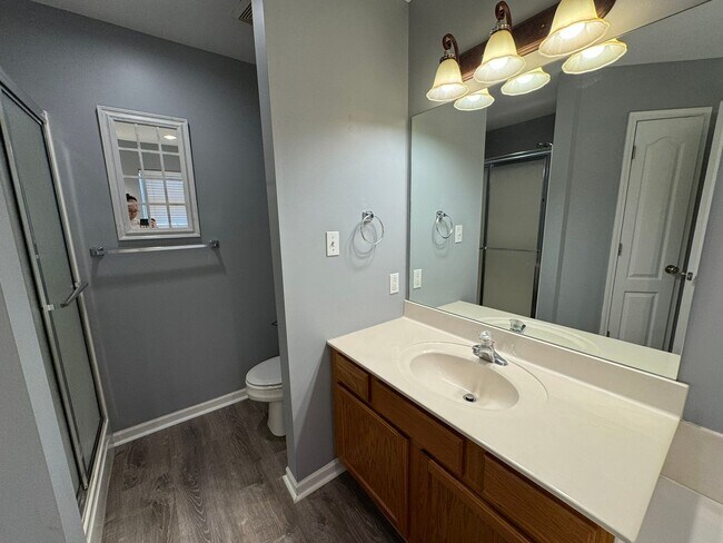 Building Photo - 2603 Oakfield Dr