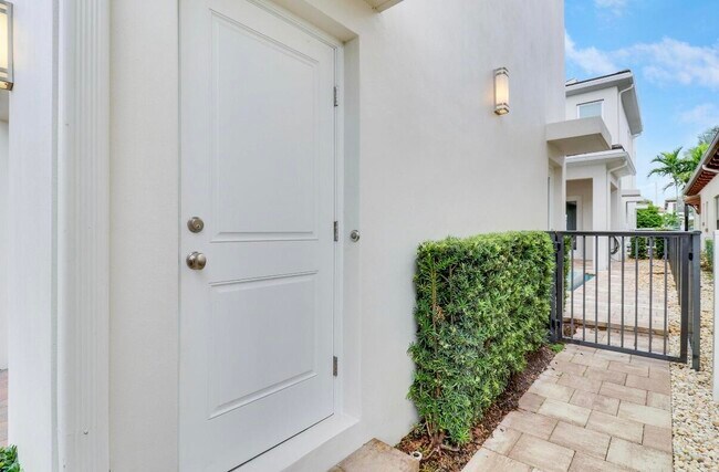 Building Photo - 5029 Grandiflora Rd