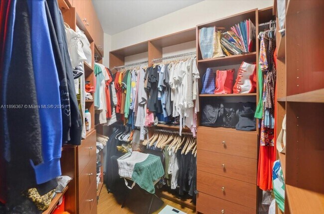 Building Photo - 20000 E Country Club Dr