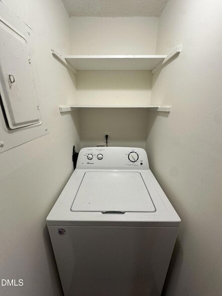 Building Photo - 2365 Champion Ct