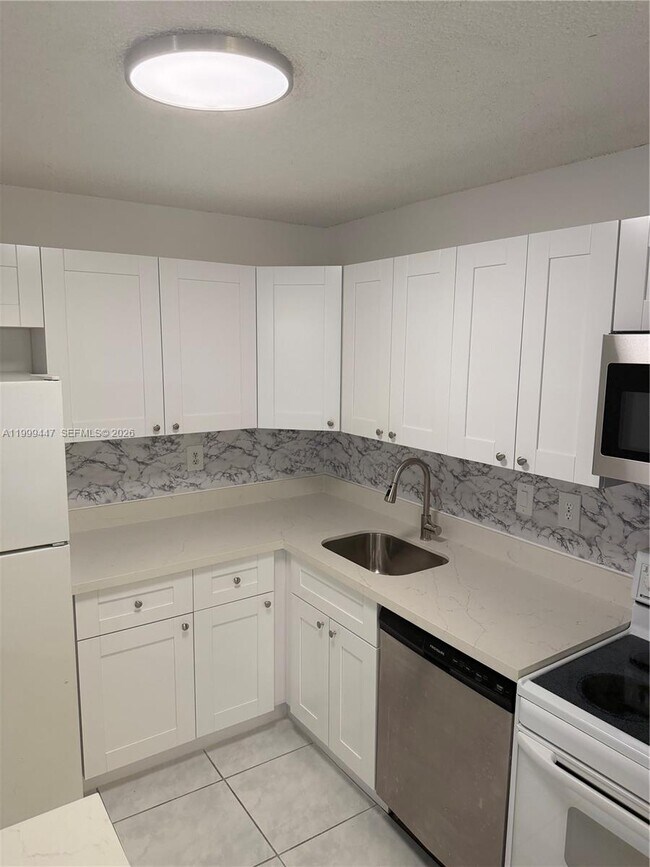 Building Photo - 823 NE 199th St