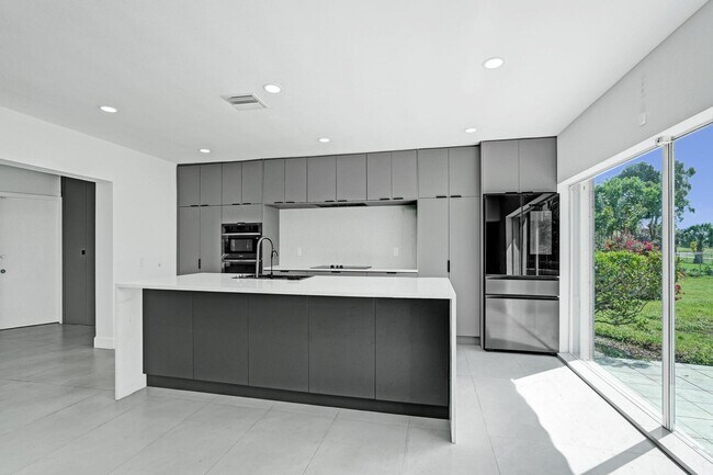 Building Photo - 6700 E Tropical Way