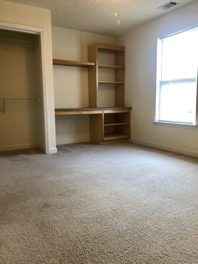 Building Photo - 431 Harts Cove Way