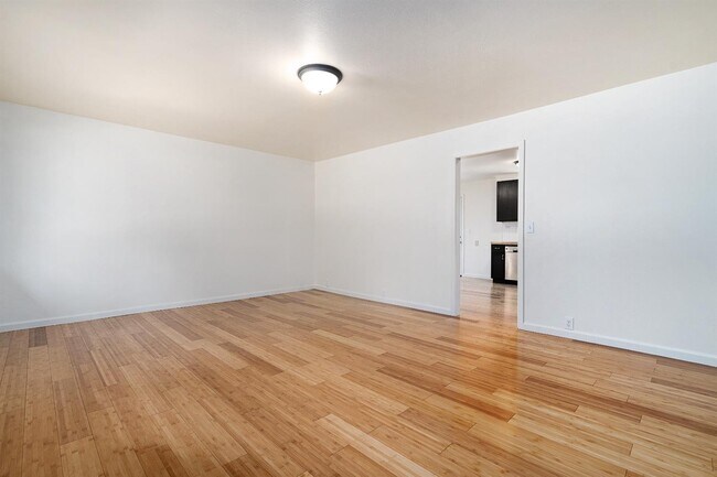 Building Photo - 10752 Footwall Dr