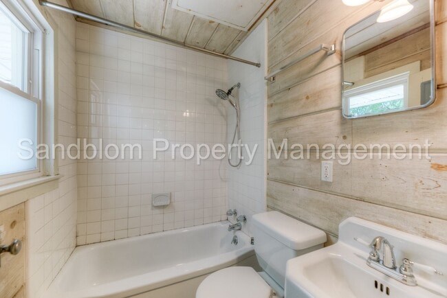 Building Photo - For Lease | TU | 5 Bed + 3 Bath | $2500 Rent