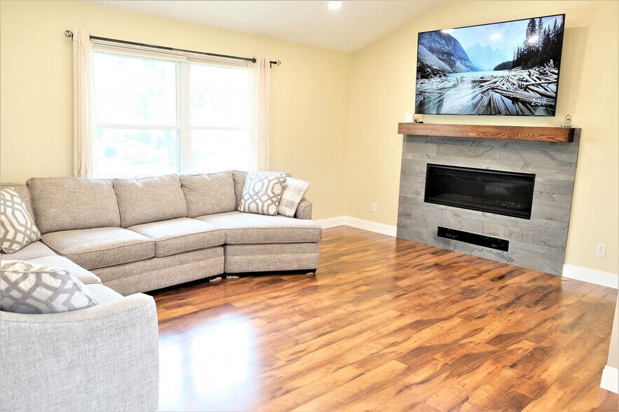 Building Photo - 13355 Fawn Ct