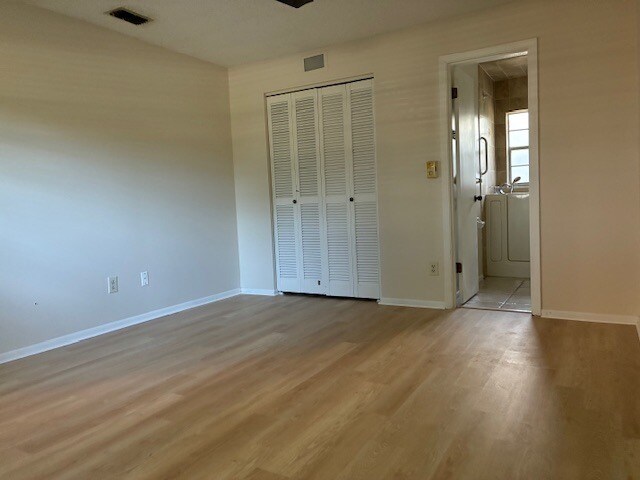 Building Photo - 1821 Oak St