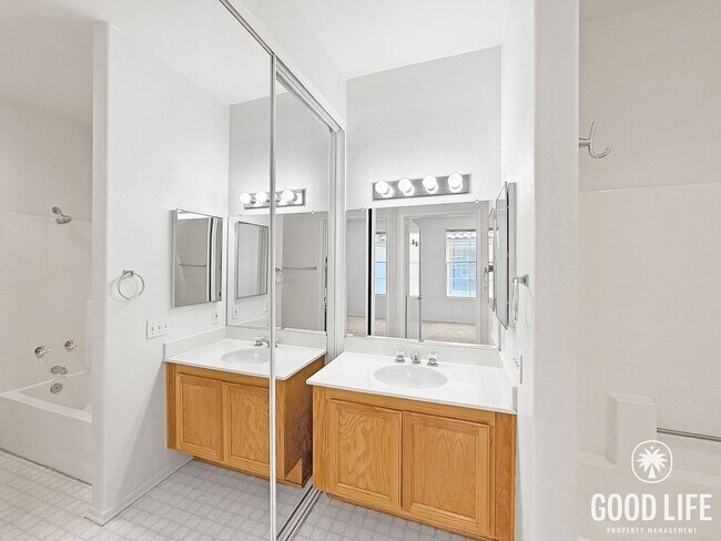 Building Photo - Great 1 BR/1 BA in the Mirabella community of Mira Mesa!