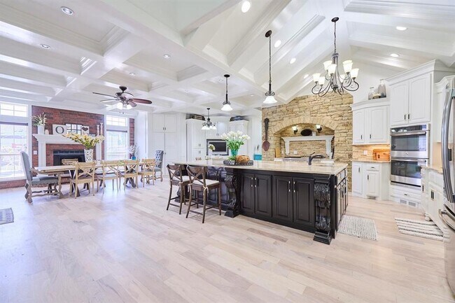 Building Photo - 13300 SW 38th St