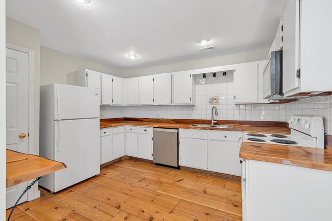 Building Photo - 707 Christine Ave