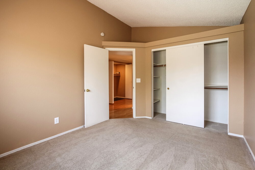 Building Photo - 8003 W Larkspur Dr