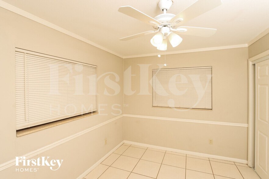 Building Photo - 988 Cardon Dr