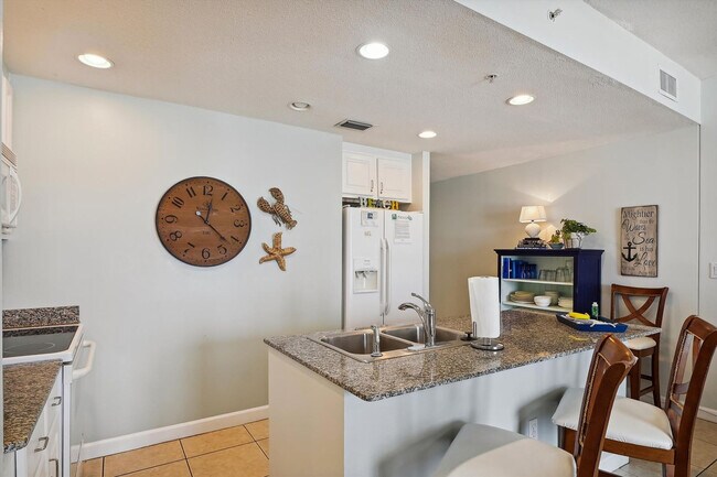 Building Photo - 12011 Front Beach Rd