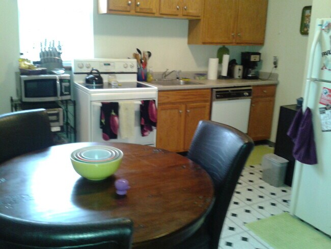 Building Photo - 163 38th St