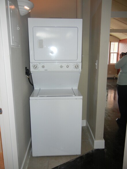 Washer/dryer in unit. - 1400 Julian St