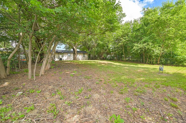 Building Photo - 3501 Sycamore Dr