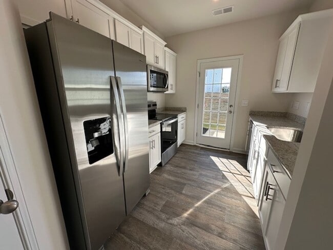 Building Photo - Graham