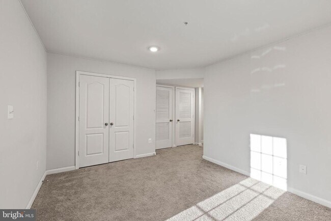 Building Photo - 64 Grant St