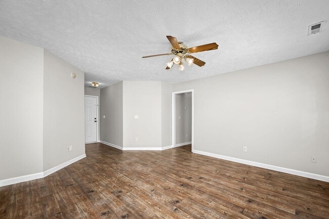 Building Photo - 9002 Macbeth Dr