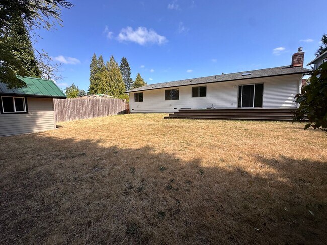 Building Photo - Cozy Woodinville Rambler waiting for its n...