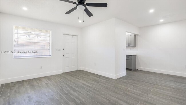 Building Photo - 14980 NE 5th Ct