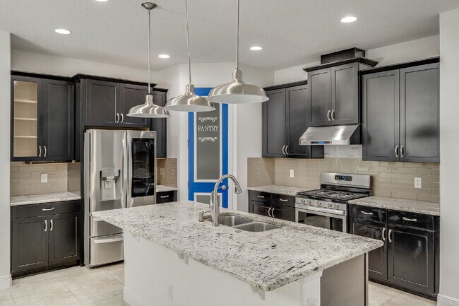 Building Photo - 4BR, 2.5BA home with resort style outdoor living!