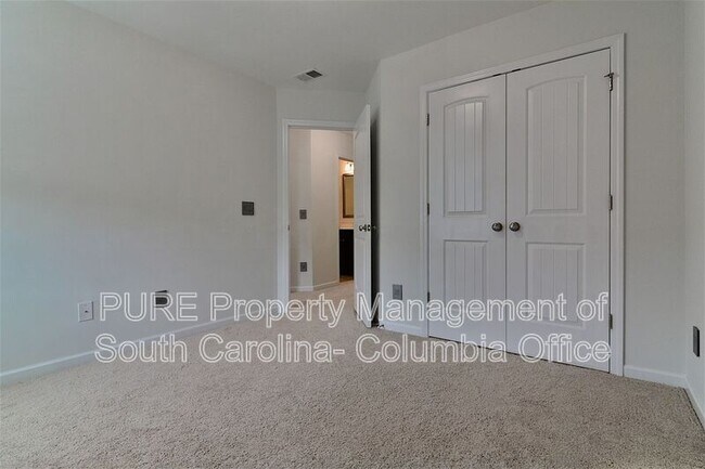 Building Photo - 109 Weeping Oak Ln