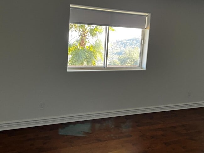 Building Photo - 2514 Roscomare Rd